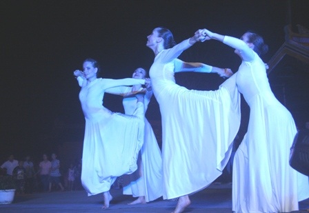 Các “nhóc tì” Nga nhảy múa dễ thương trong đêm diễn cuối Festival Huế 