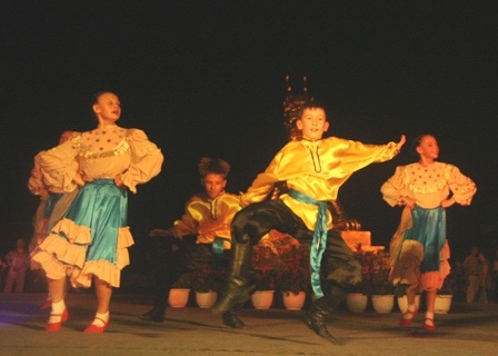 Các “nhóc tì” Nga nhảy múa dễ thương trong đêm diễn cuối Festival Huế 