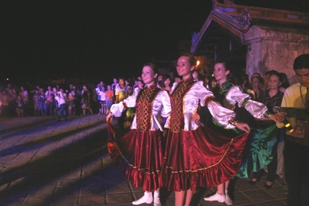 Các “nhóc tì” Nga nhảy múa dễ thương trong đêm diễn cuối Festival Huế 