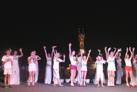 Các “nhóc tì” Nga nhảy múa dễ thương trong đêm diễn cuối Festival Huế 