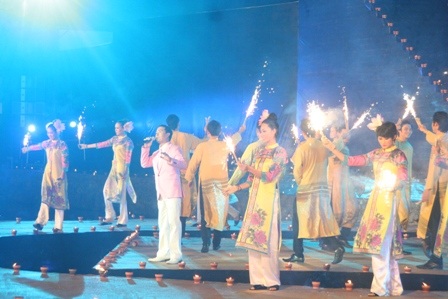 Đêm chia tay 5 châu với Huế mộng mơ