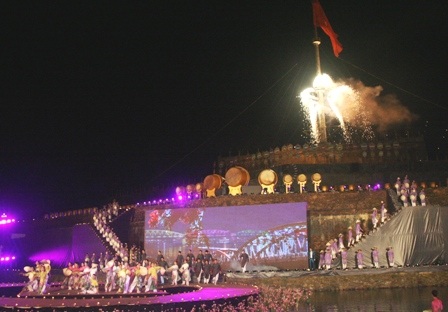 Đêm chia tay 5 châu với Huế mộng mơ