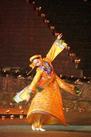 Đêm chia tay 5 châu với Huế mộng mơ