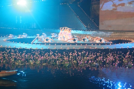 Đêm chia tay 5 châu với Huế mộng mơ