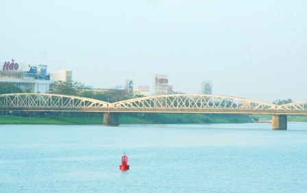 2 phụ nữ nhảy xuống sông Hương tự tử trong 3 ngày