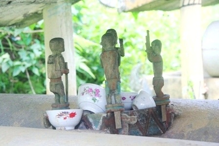 Ngắm tượng gỗ nhà mồ độc đáo người Cơ Tu