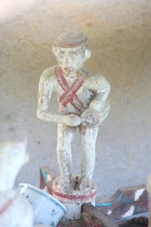 Ngắm tượng gỗ nhà mồ độc đáo người Cơ Tu