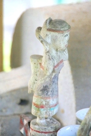 Ngắm tượng gỗ nhà mồ độc đáo người Cơ Tu