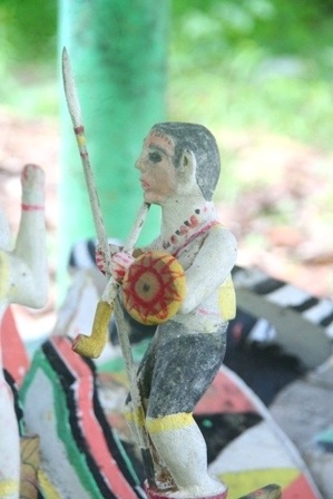 Ngắm tượng gỗ nhà mồ độc đáo người Cơ Tu