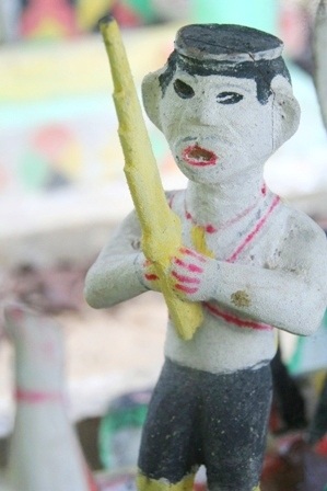 Ngắm tượng gỗ nhà mồ độc đáo người Cơ Tu