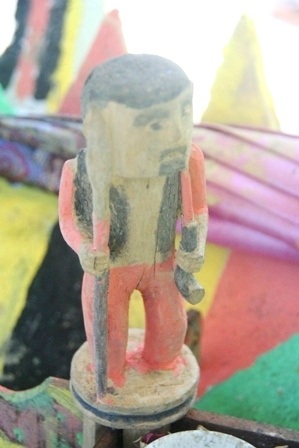 Ngắm tượng gỗ nhà mồ độc đáo người Cơ Tu