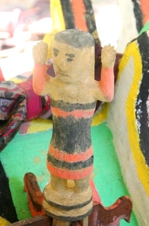 Ngắm tượng gỗ nhà mồ độc đáo người Cơ Tu