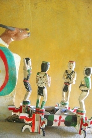 Ngắm tượng gỗ nhà mồ độc đáo người Cơ Tu