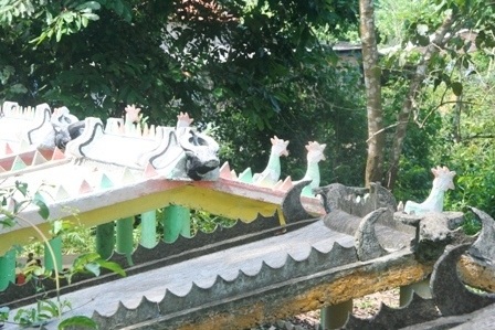 Ngắm tượng gỗ nhà mồ độc đáo người Cơ Tu