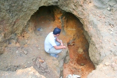 Thuê đất của dân để... tìm vàng 