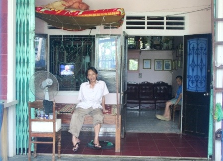 Câu chuyện về ông thương binh 80 tuổi đạp xích lô mưu sinh - 4 Câu chuyện về ông thương binh 80 tuổi đạp xích lô mưu sinh - 4