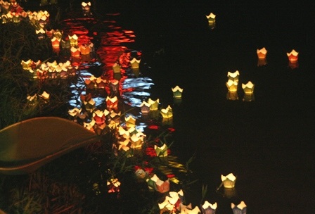 Lung linh đêm đại lễ rước ánh sáng Phật