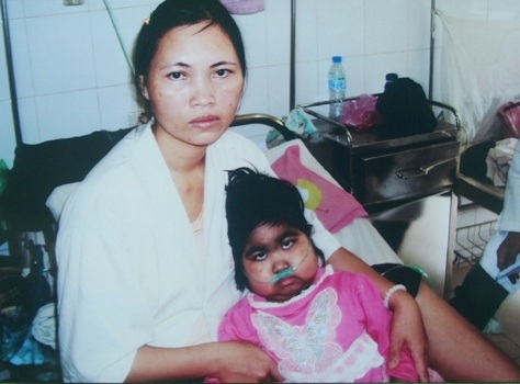 Bé gái 7 năm lấy bệnh viện làm nhà - 1 Bé gái 7 năm lấy bệnh viện làm nhà