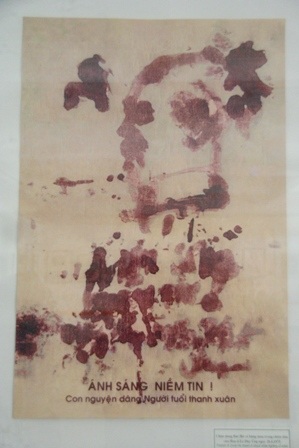 Xúc động người lính mù vẽ 3.000 bức chân dung Bác