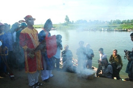 Tái hiện lễ hội bà Tơ - người đàn bà có công cứu chúa Nguyễn