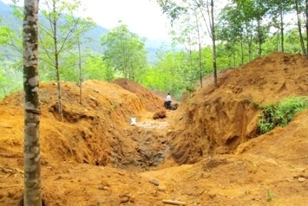 Vụ thuê đất giá cao để tìm vàng: Lấp các hầm vàng "chui" - 2 Vụ thuê đất giá cao để tìm vàng: Lấp các hầm vàng chui