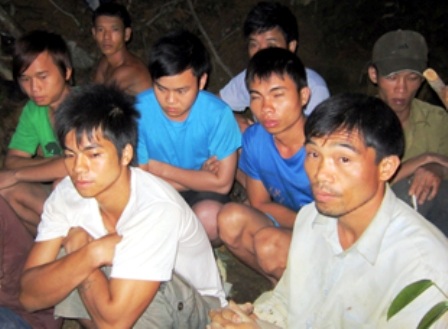 Bắt 15 "vàng tặc" trong rừng sâu - 2 Bắt 15 vàng tặc trong rừng sâu