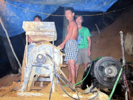 Bắt 15 "vàng tặc" trong rừng sâu - 1 Bắt 15 vàng tặc trong rừng sâu