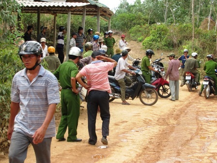 Khu vực cháy xuất phát từ nhiều lăng mộ ở chân núi Động Đá do một em nhỏ đốt vàng mã