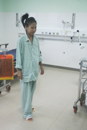 Chị Tú đi lại bình thường trong phòng cách ly đặc biệt khoa Gây mê hồi sức tim