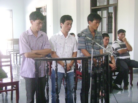 3 đối tượng Long, Hoài, Phúc trước tòa