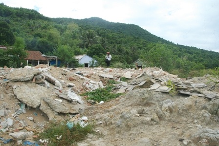 Nơi nơi đầy rác của khu du lịch