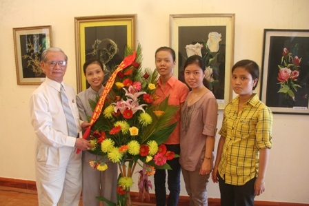 Bộ Bát nhã tâm kinh được thêu bằng chỉ vàng