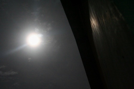 Trăng sáng vằng vặc