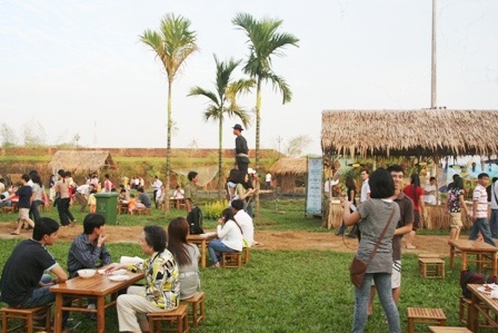 Món Cơm muối Huế đầy hấp dẫn vừa được phục hồi và trình làng tại Festival làng nghề Huế 2011