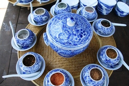 Món Cơm muối Huế đầy hấp dẫn vừa được phục hồi và trình làng tại Festival làng nghề Huế 2011