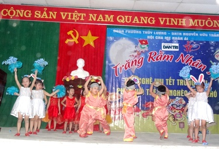 Tối rằm 15/8 âm lịch, tại phường Thủy Lương - TX Hương Thủy