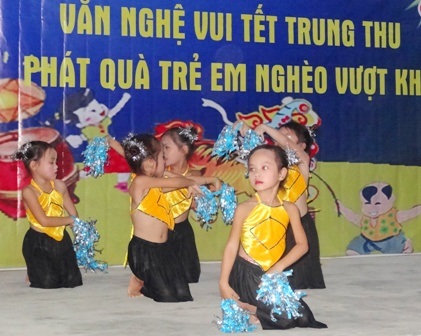 Các tiết mục văn nghệ cây nhà lá vườn