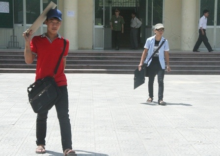 Các thí sinh dự thi vào Khoa Kiến trúc ĐH Khoa học Huế năm 2012