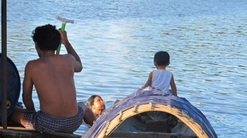 3 thế hệ bên con đò và sông nước