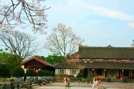 Ở Kinh thành Huế, bên cạnh 2 nhà Tả Vu - Hữu Vu