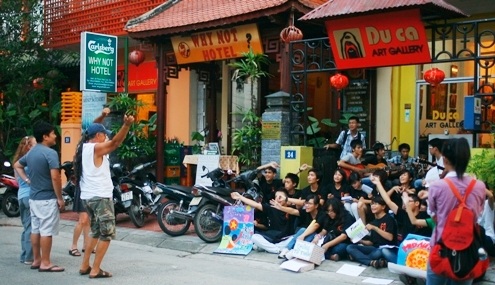 Nhóm được rất nhiều khách du lịch hưởng ứng cổ vũ