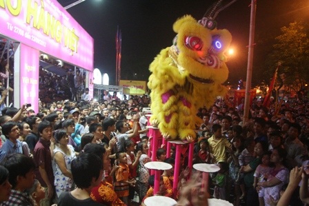 Đường Trần Hưng Đạo tối 14 âm lịch (ảnh: Đại Dương).