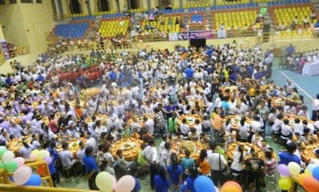 Xã hội chung tay vì Tết trung thu cho trẻ em thiệt thòi - 3 1.000 em nhỏ bệnh tật, khó khăn tại Huế phá cỗ Trung thu