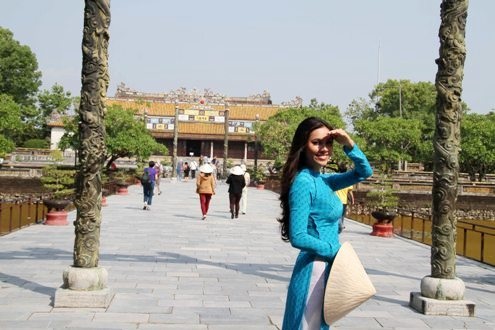 Trước điện Thái Hòa (Đại Nội Huế)