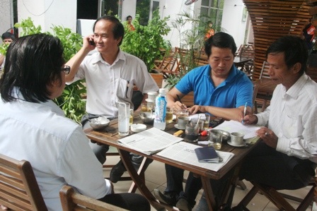 Phụ huynh có con thi vào khoa Kiến trúc bị rớt vì điểm liệt môn vẽ làm việc với các báo