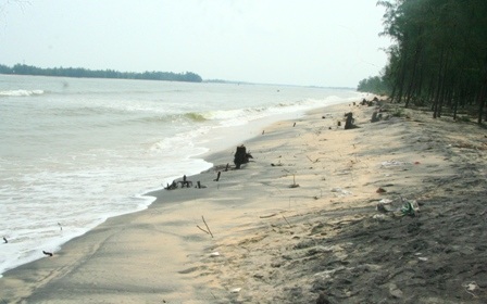 Hơn 300 mét bờ biển còn lại phải để không vì không đủ kinh phí