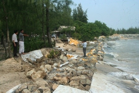 Đoạn đê biển 200m vừa được đắp xong