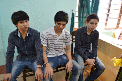 Đã ăn cướp còn sàm sỡ người đi đường - 1 3 tên Thảo, Phúc, Hiếu
