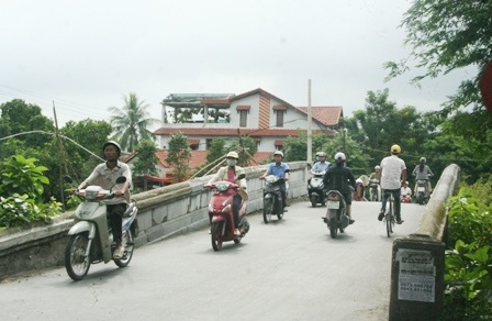 Hạn chế ô tô qua các cây cầu trăm năm tuổi