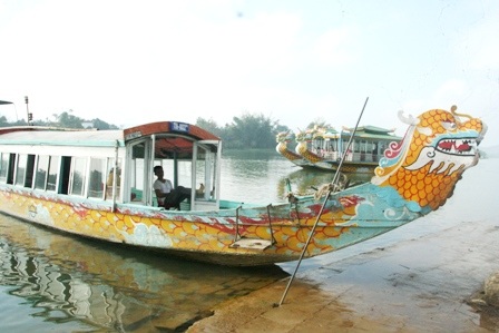 Thuyền rồng du lịch Huế